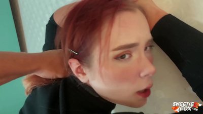 Чоловіка трахнули в рот і кицьку слухняного рудого скудного і сперми на сиськи