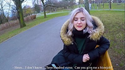 Ковтає гарячу сперму незнайомця за гроші - мінет у парку від Єви Ельфі