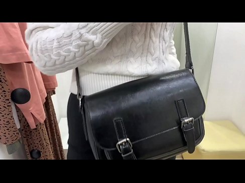 ❤️ Публічна мастурбація молодої сучки FeralBerry фалоімітатором у примірочній ❤❌ Порно-відео у нас ❌️❤