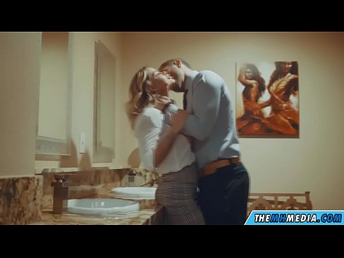 ❤️ Коли грудаста блондинка спокушає вас у громадському туалеті ❤❌ Порно-відео у нас ❌️❤